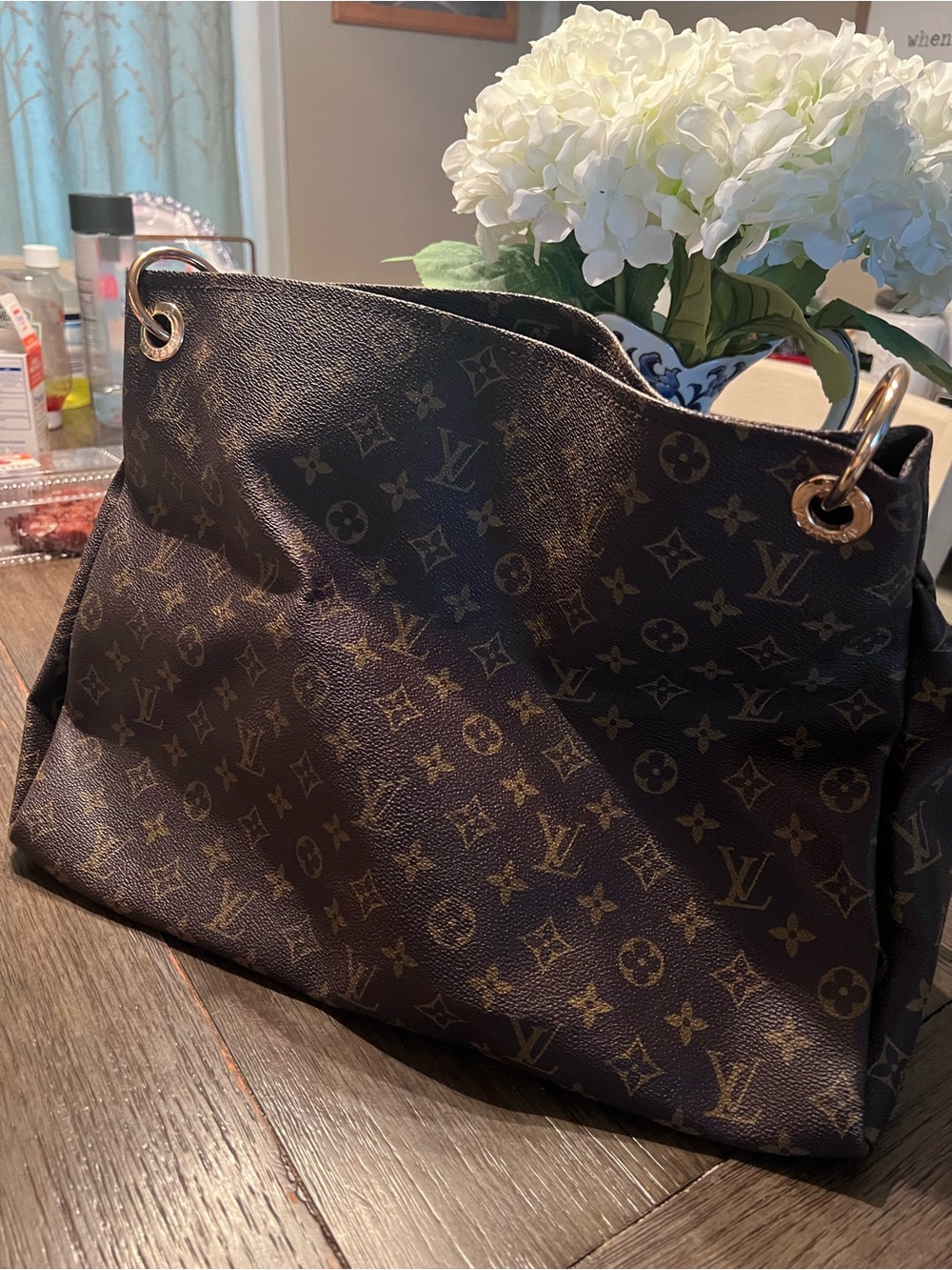 Louis Vuitton Artsy MM with codej